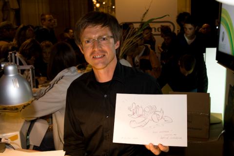 Ulrich SchrÃ¶der, holding a Donald Duck Sketch