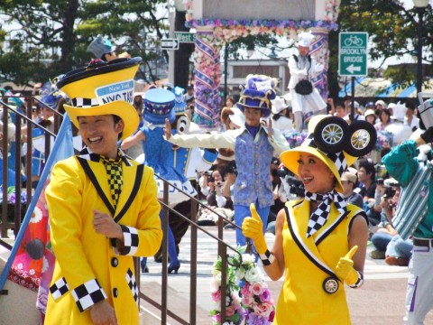 120429_7877 A show at Disney Sea that was New York themed. Japanese people dressed up as Taxis.