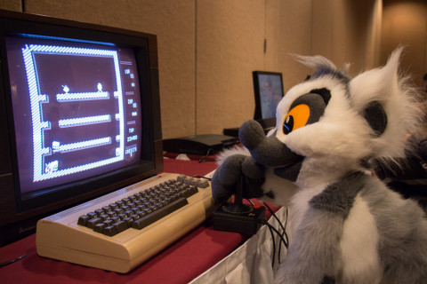 Henrieke tries her luck at the C64 version of Bubble Bobble.