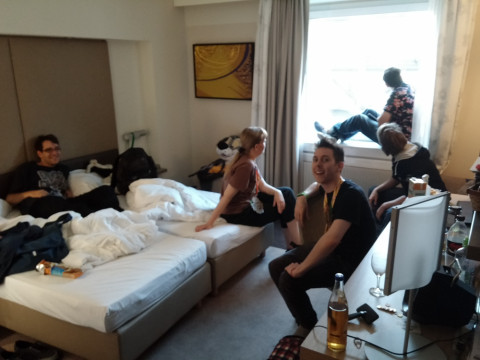 Roomparty.